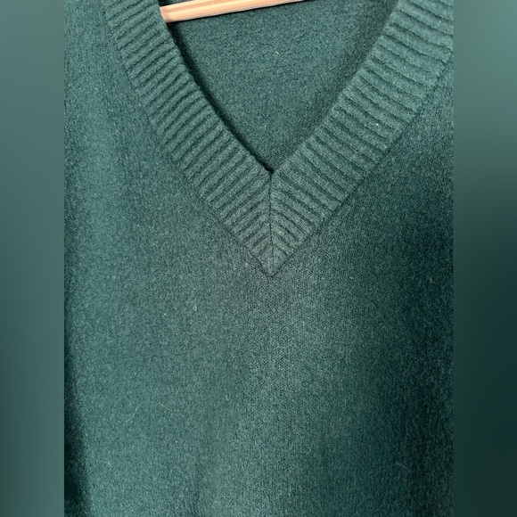 GAP Boucle V-Neck Sweater - Picture 5 of 6